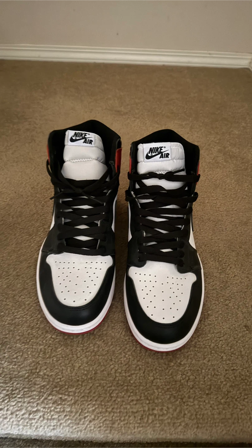 Nike Air Jordan 1 High OG "Black Toe"