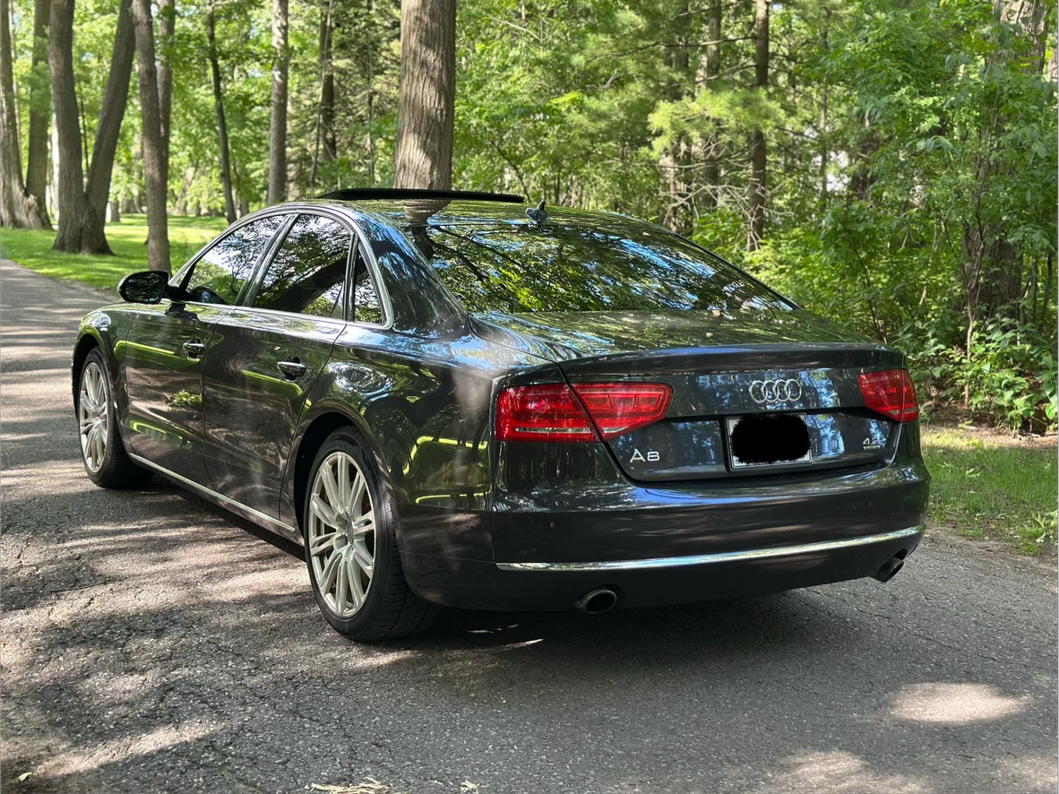 Audi A8 Sedan - photo 2