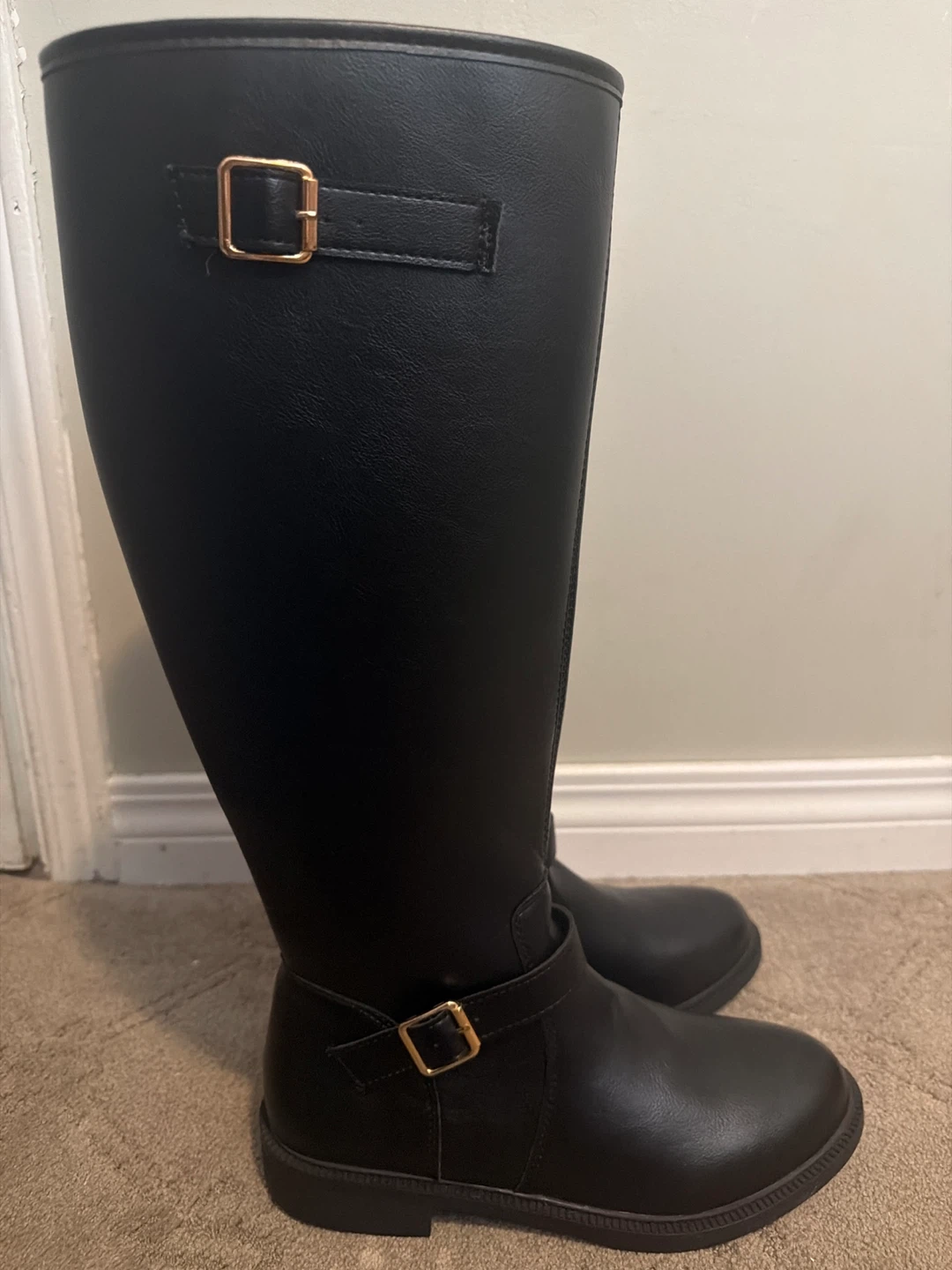Black Knee-High Boots with Buckle Detail