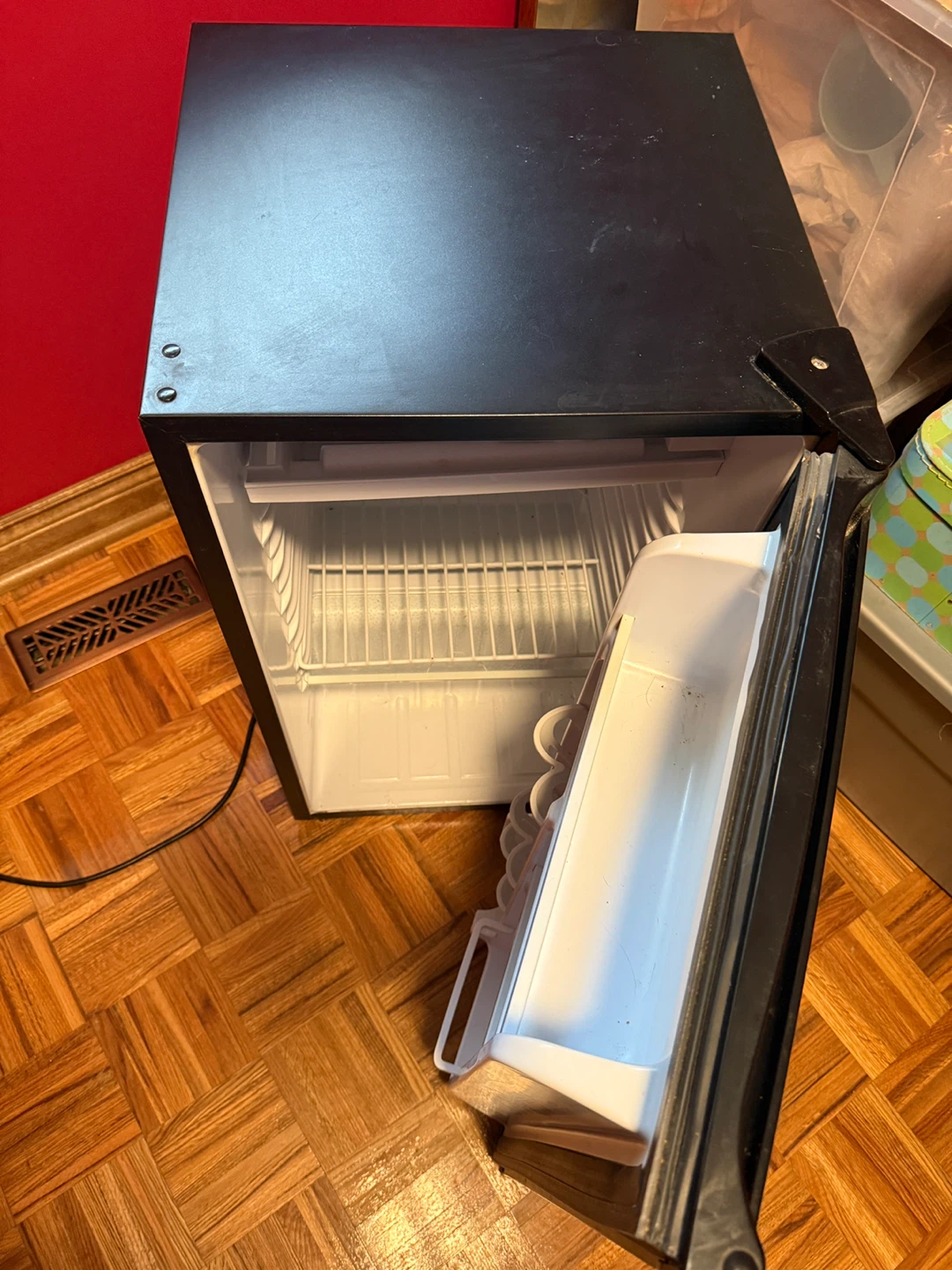 Sunbeam Mini Fridge - photo 2