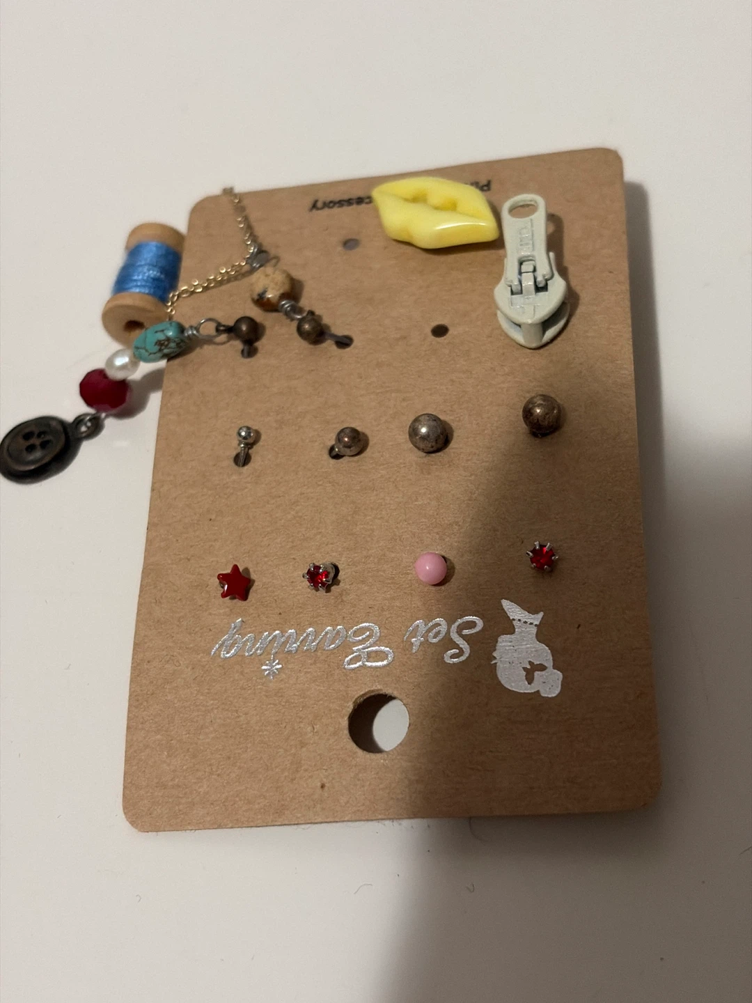 12 assorted stud earrings - photo 2