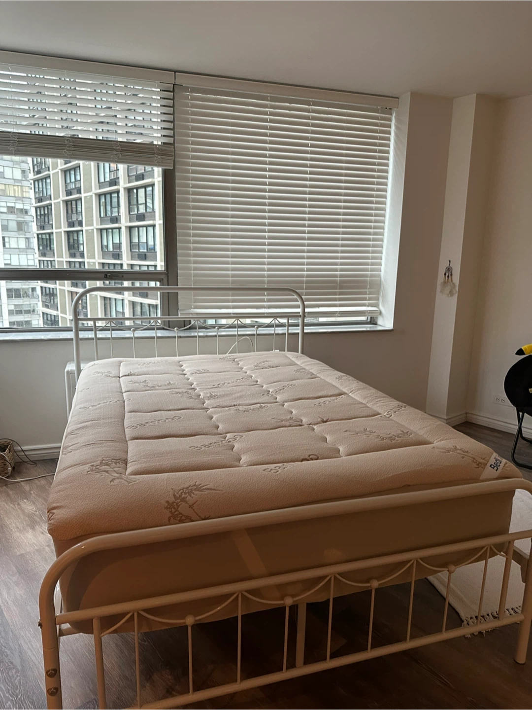 Full frame and full sized mattress - photo 3
