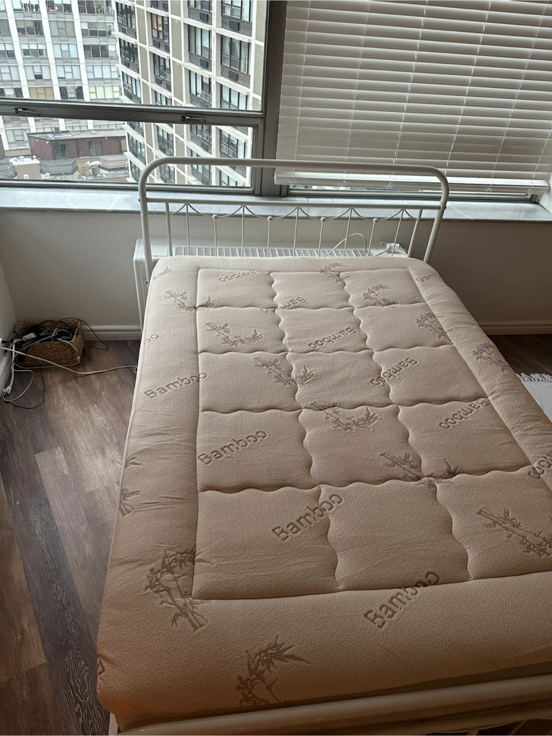 Full frame and full sized mattress - photo 4