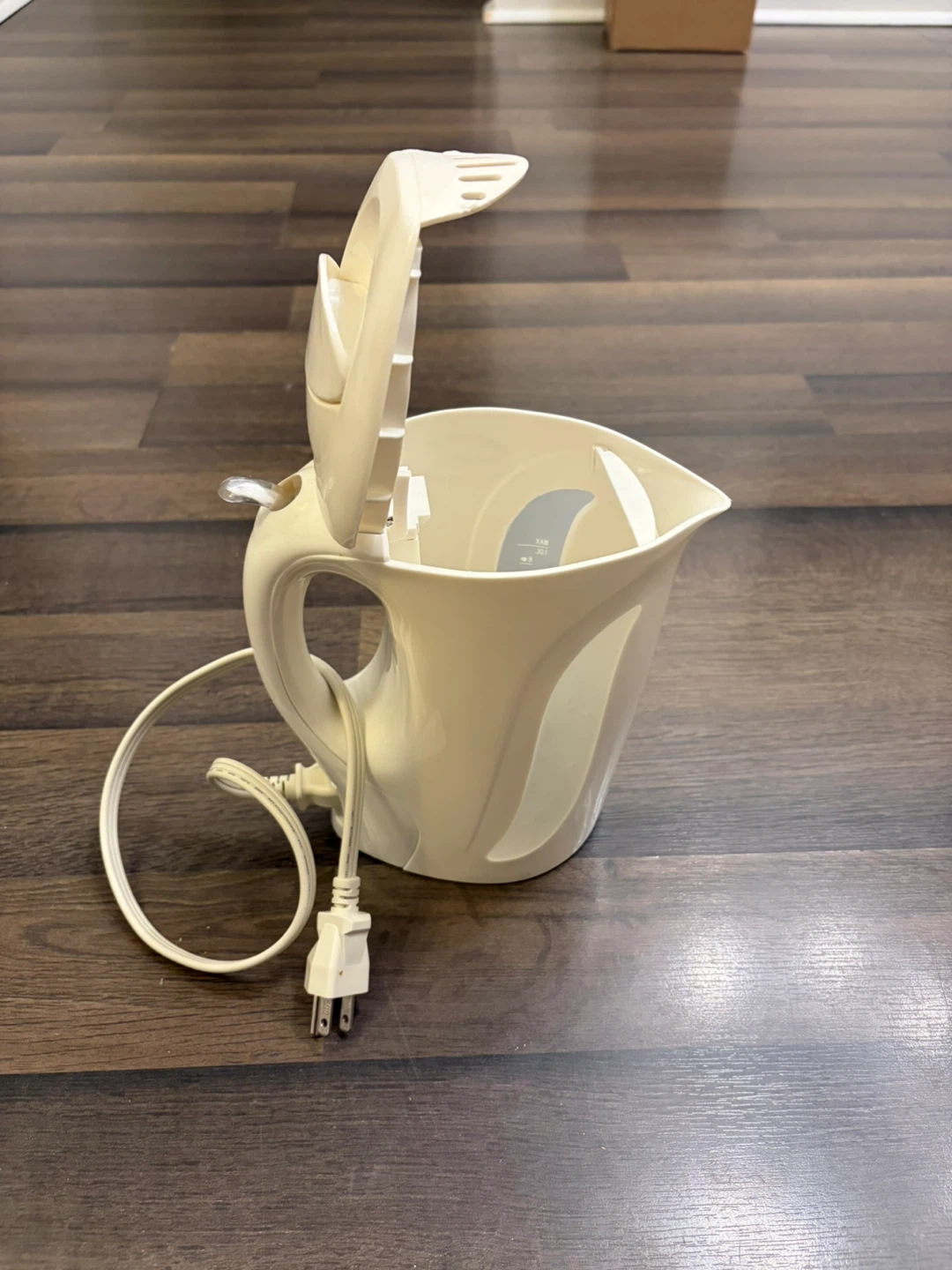 Cream coloured electric kettle