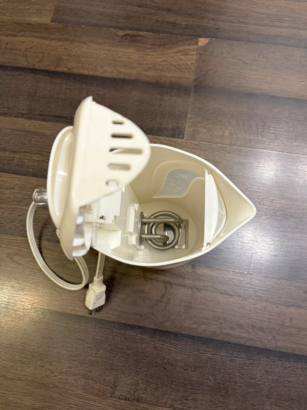 Cream coloured electric kettle - photo 2