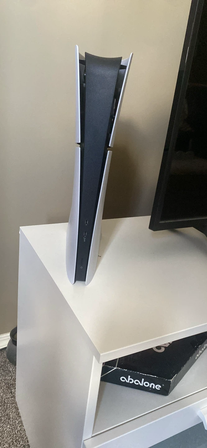 Ps5 wuth one controller and powwr cord - photo 3