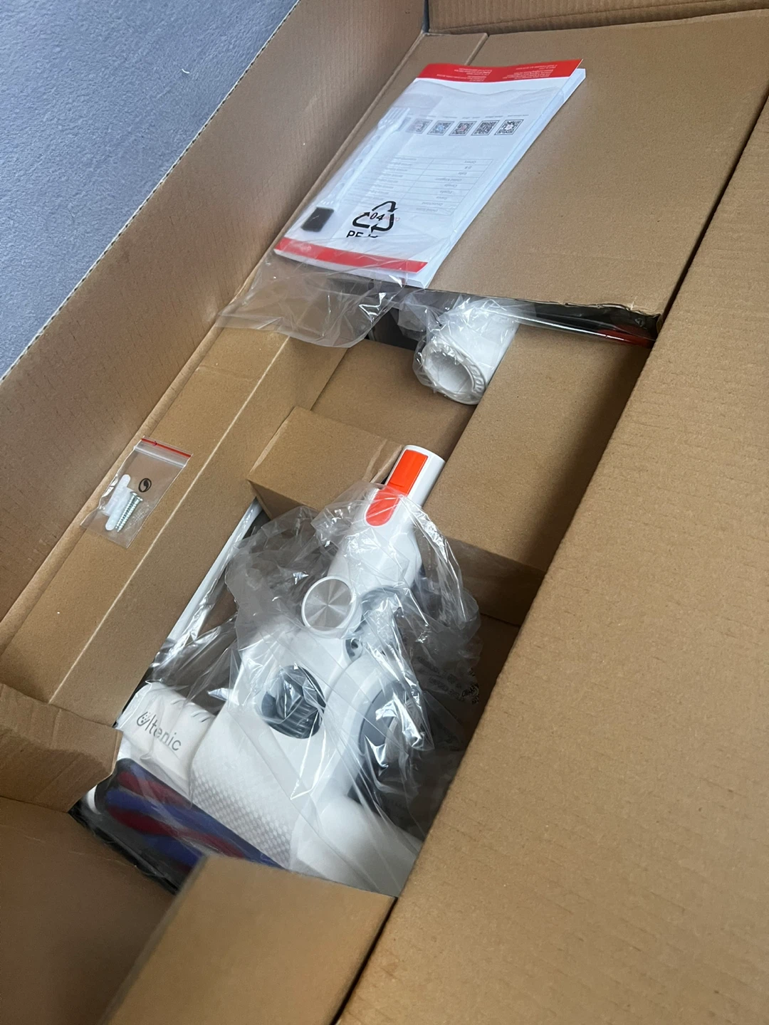 U10 PRO Stick Vacuum … Brand new slightly open to take pictures - photo 2
