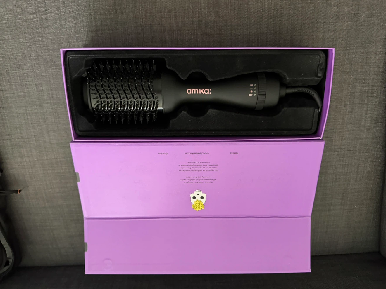 Amika blow dryer brush - photo 2