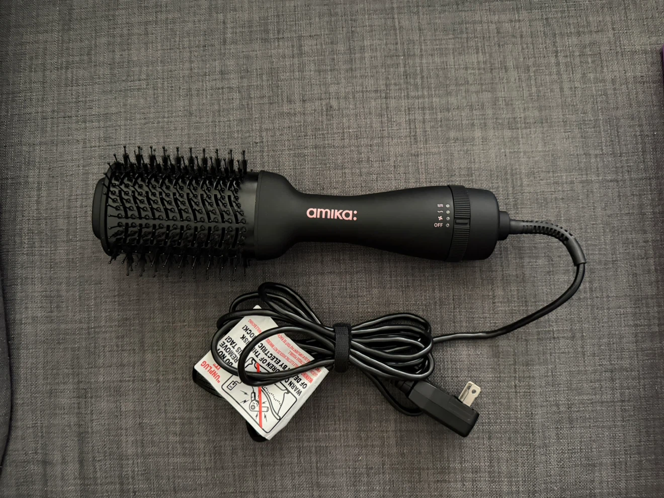 Amika blow dryer brush - photo 3