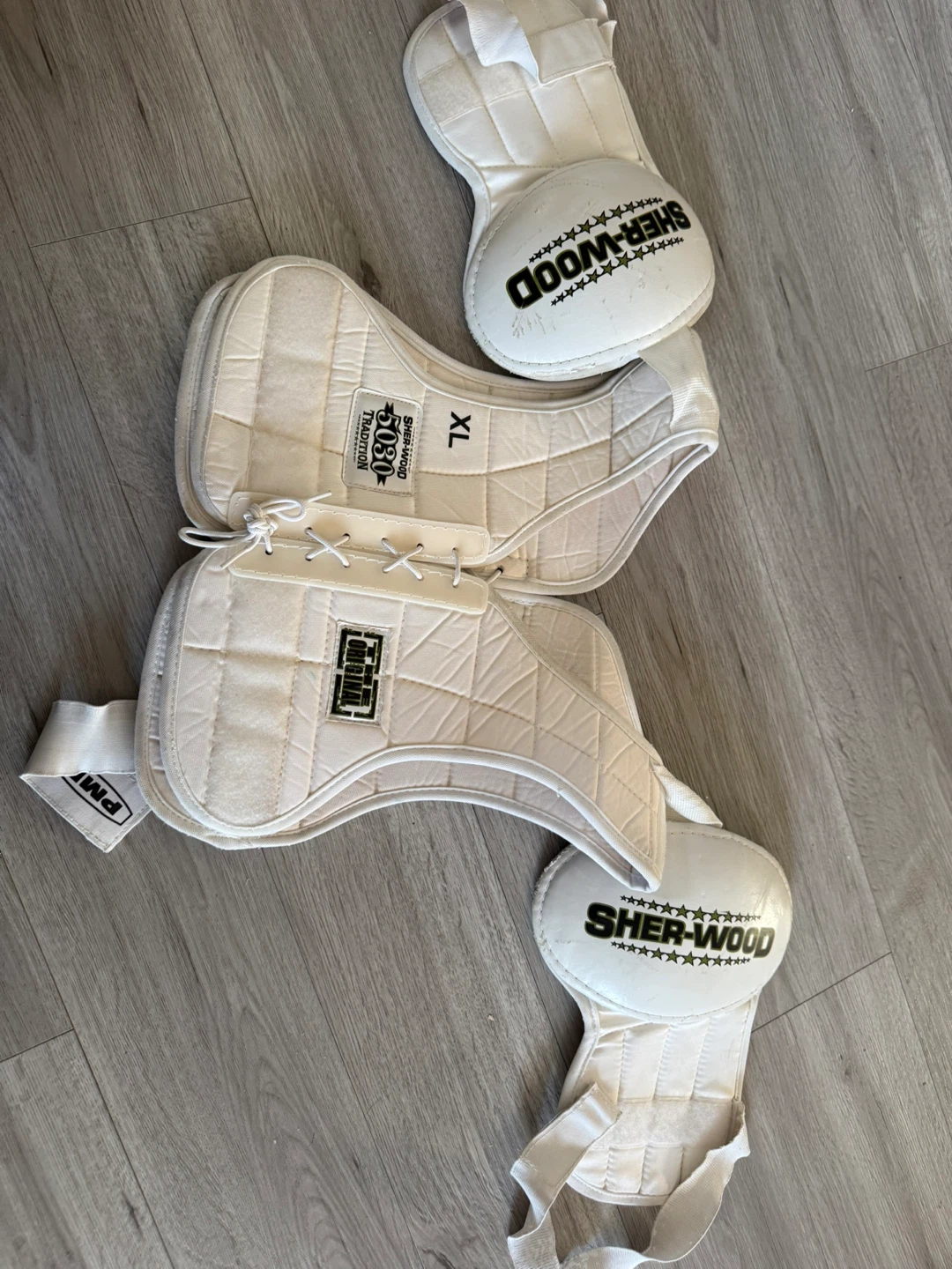 Sher-Wood 5030 Hockey Shoulder Pads