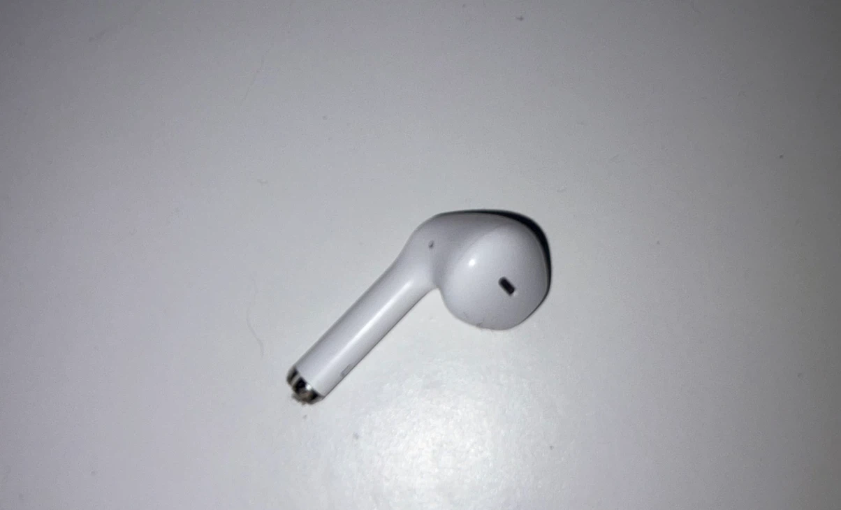 White Wireless Earbud - photo 2