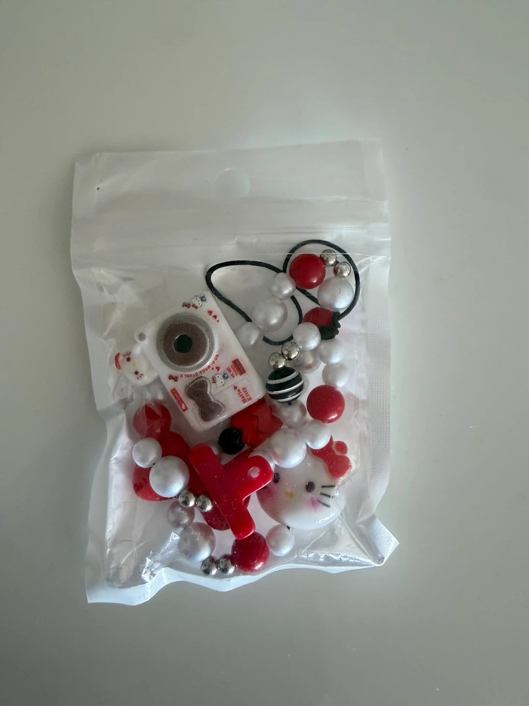 Brand New Hello Kitty Phone Charm Beaded Lanyard - photo 3