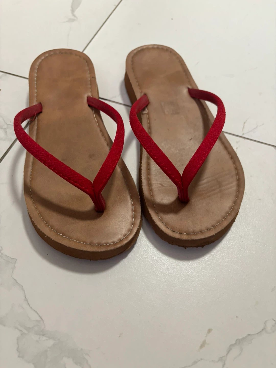 Brown flip-flops with red straps - photo 3