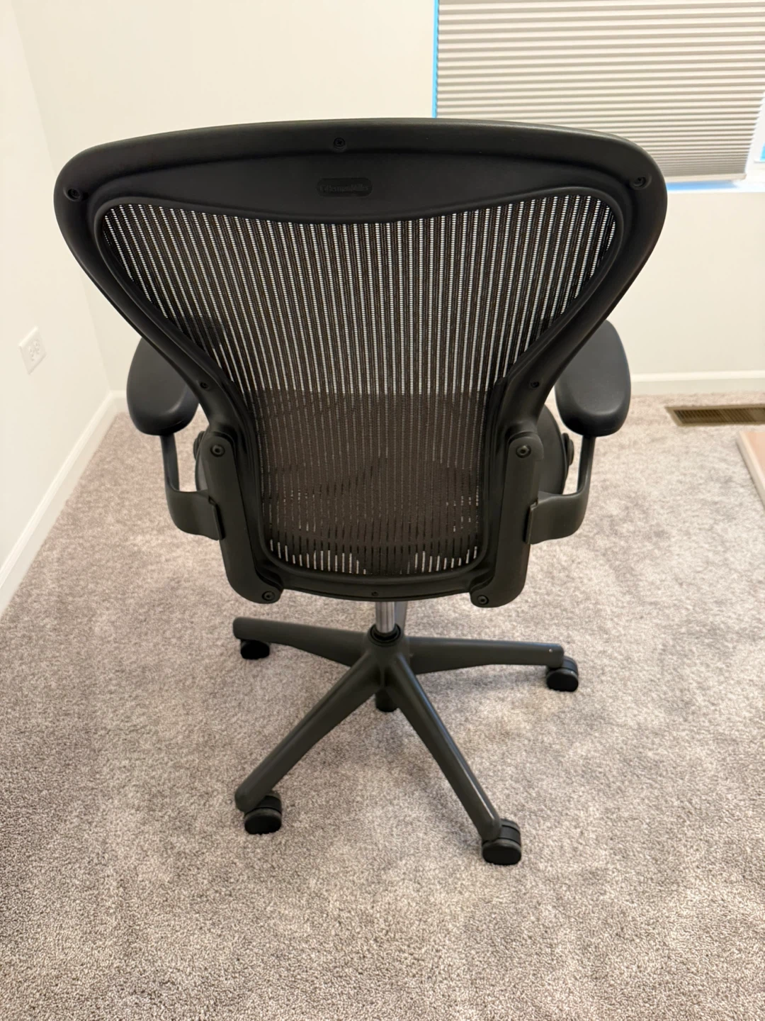 Herman Miller Aeron Chair - photo 2