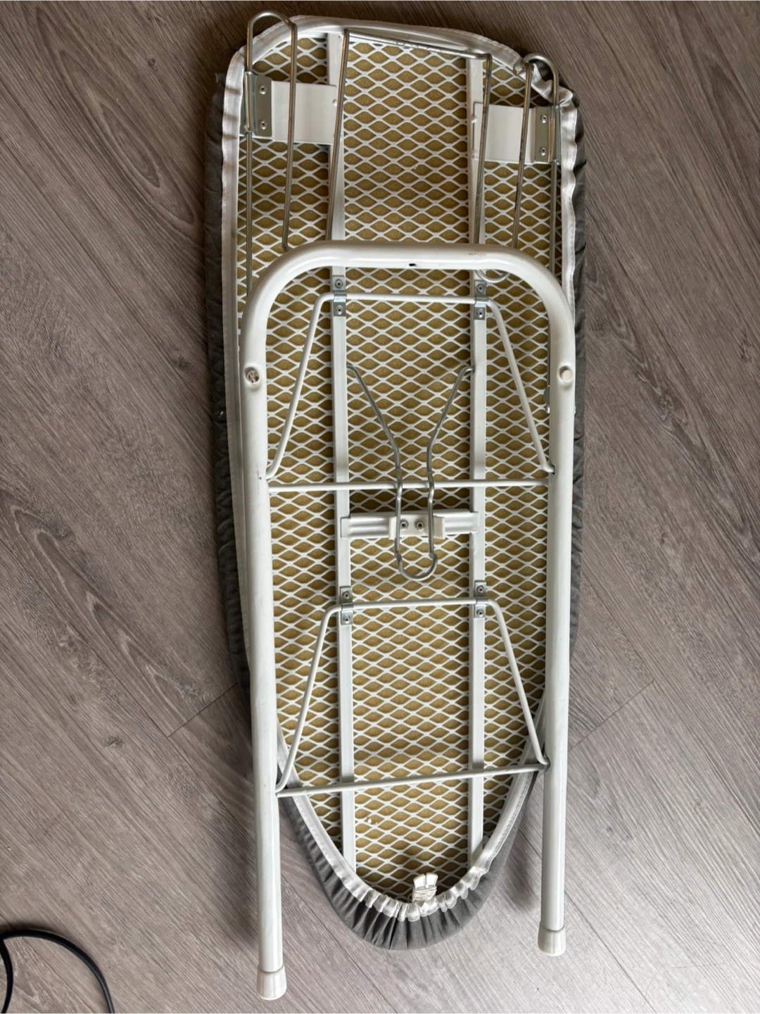 Black+Decker Ironing Board with Iron - photo 3
