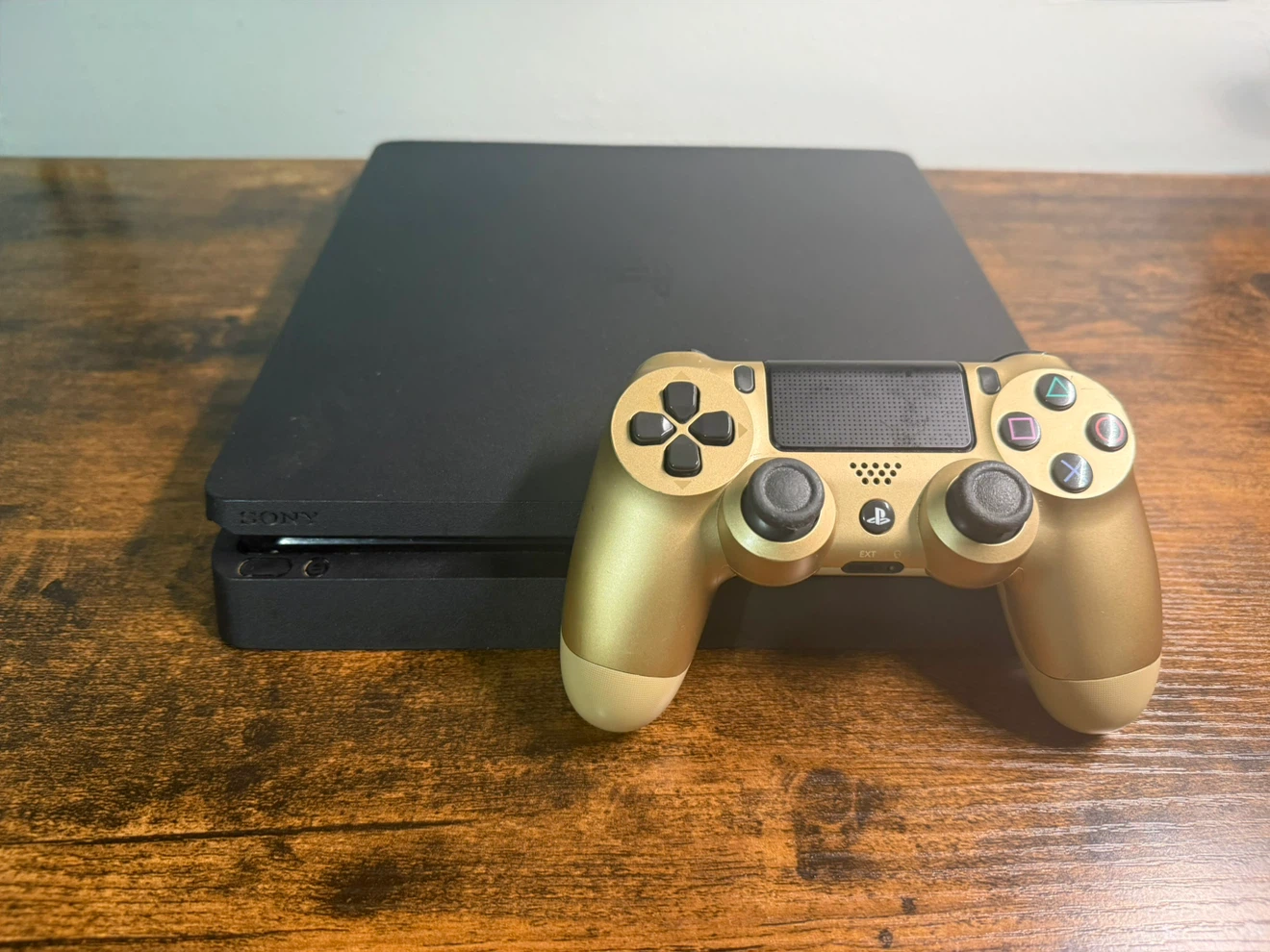 Sony PS4 Slim 1TB + 1 Gold Controller & Cables (Tested ✅) - photo 3