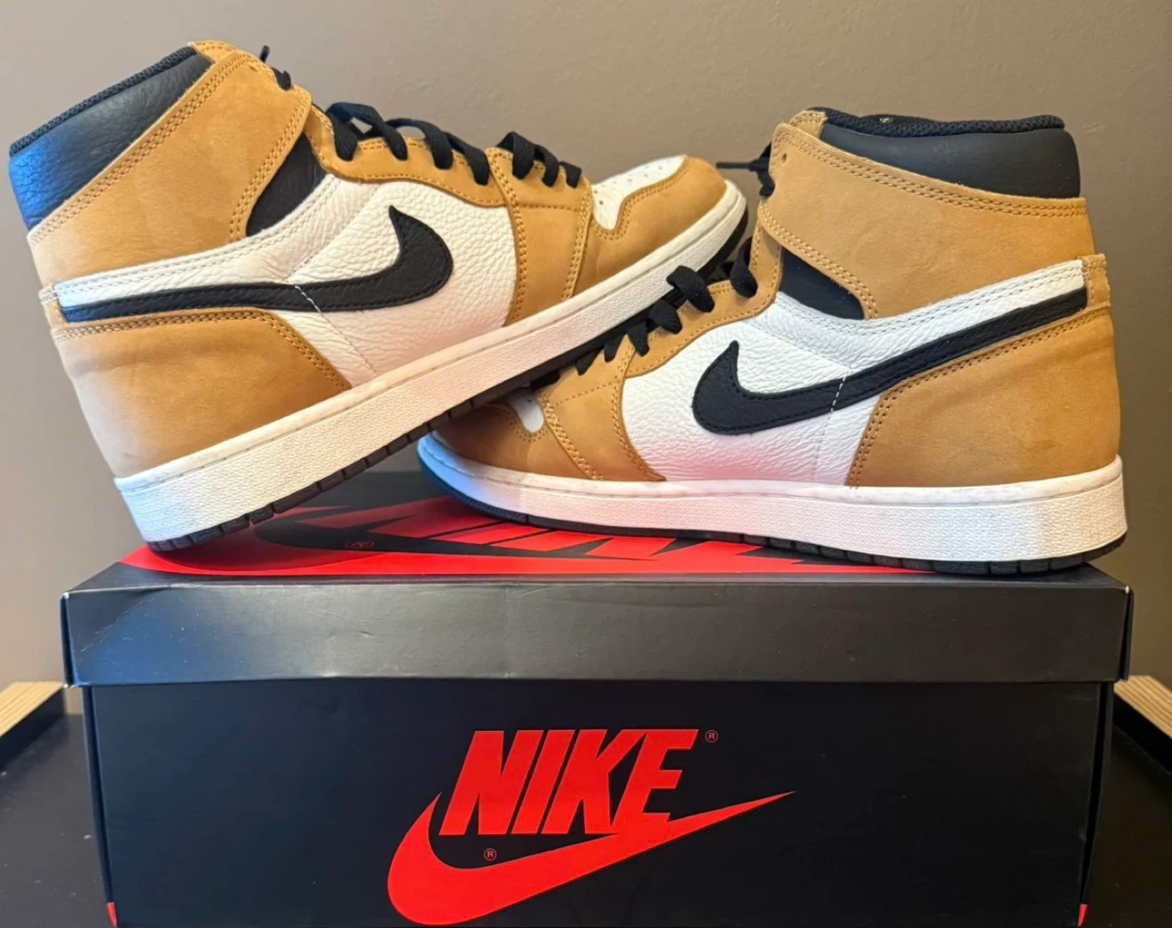 Nike Air Jordan 1 Men’s Sneakers Size 9.5/ Authentic