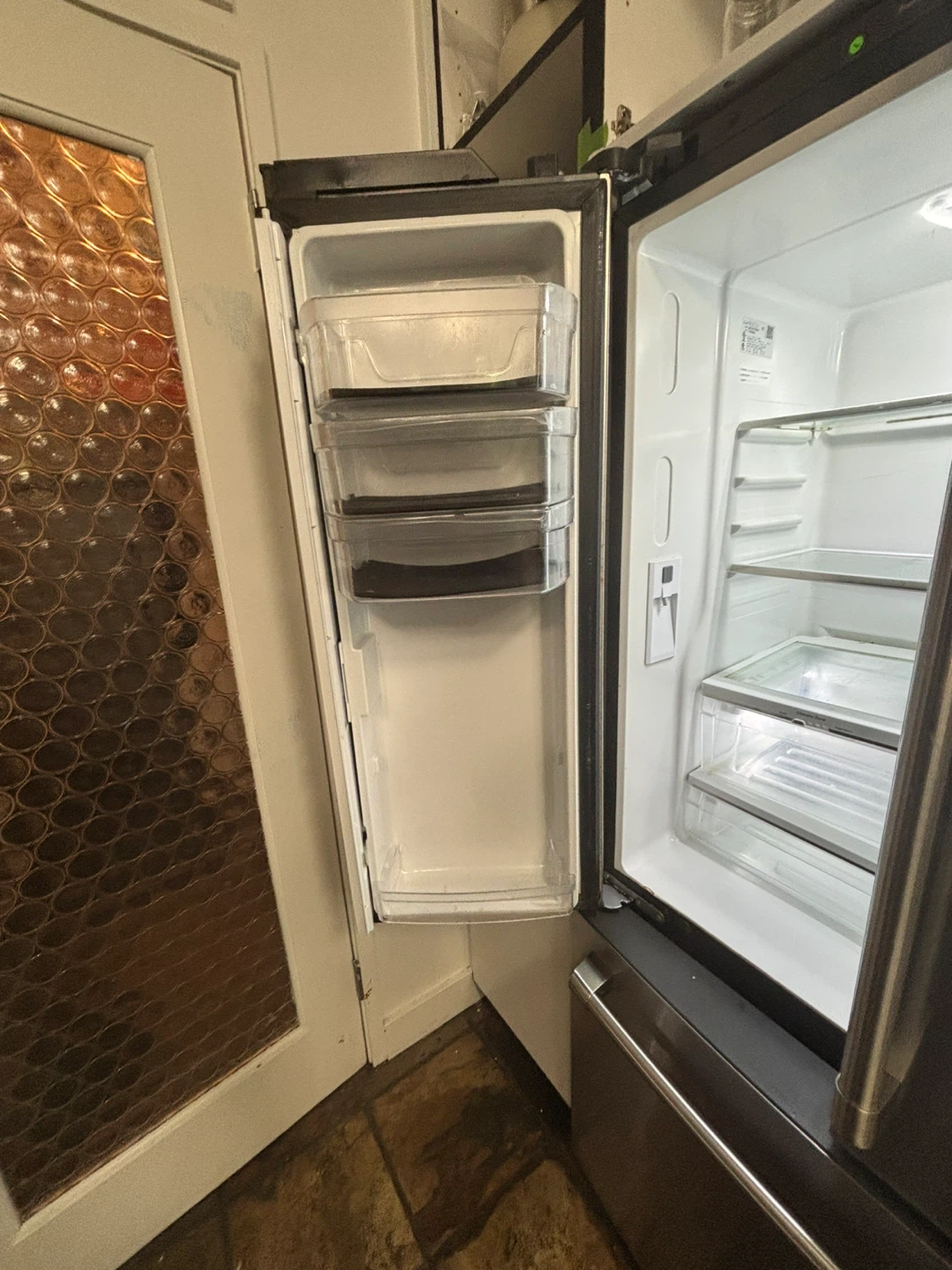GE coffee Café refrigerator freezer with ice and filtered water - photo 2
