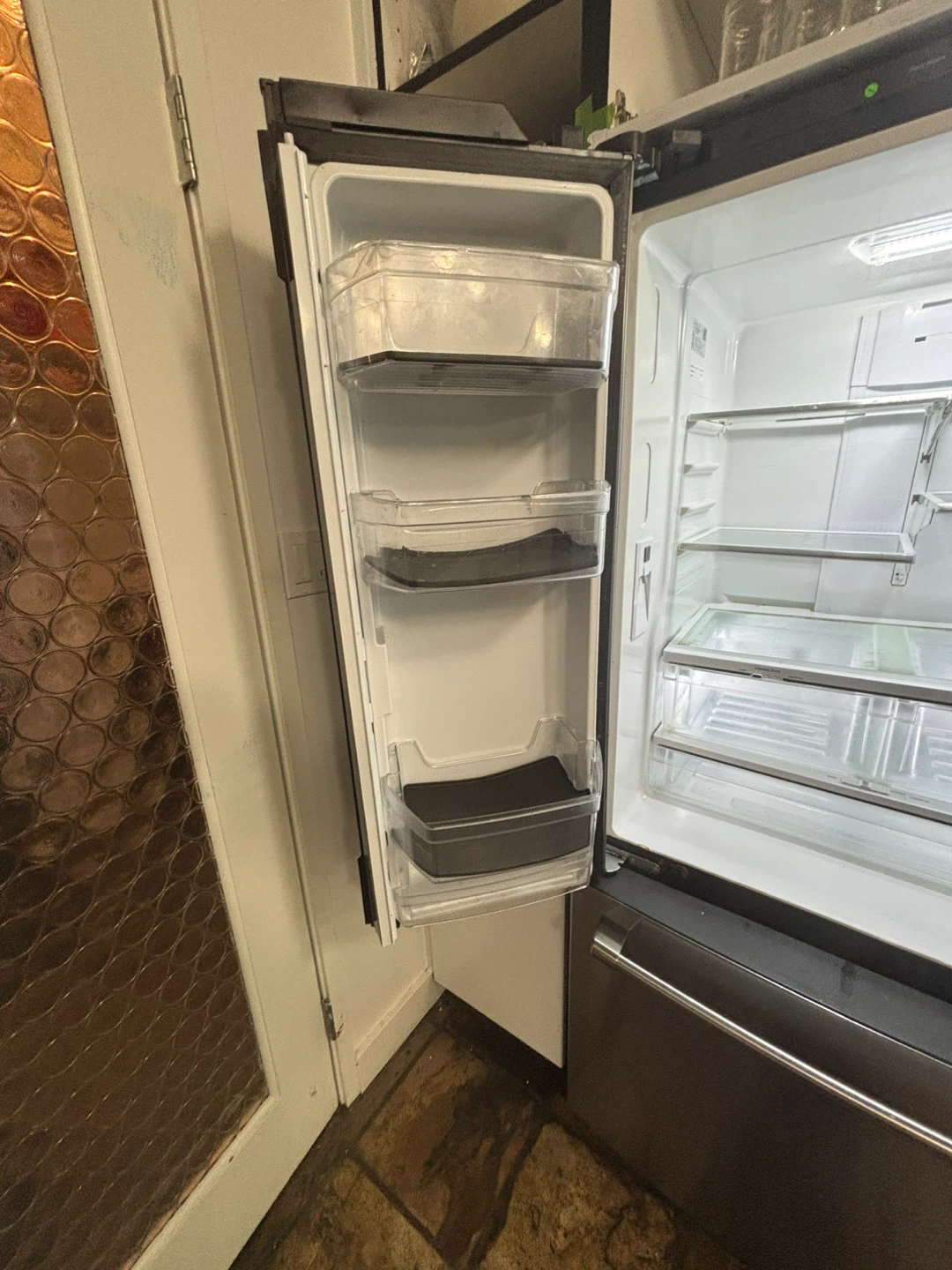 GE coffee Café refrigerator freezer with ice and filtered water - photo 3