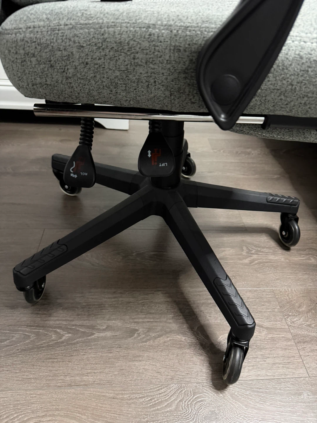 MEENICE Grey Fabric Gaming Chair with Footrest - photo 3