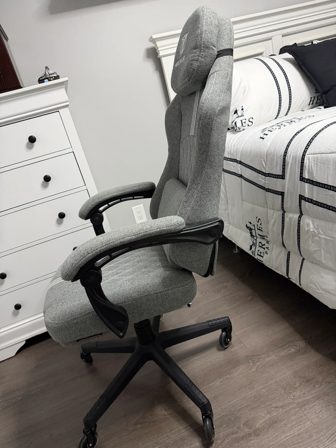MEENICE Grey Fabric Gaming Chair with Footrest - photo 4