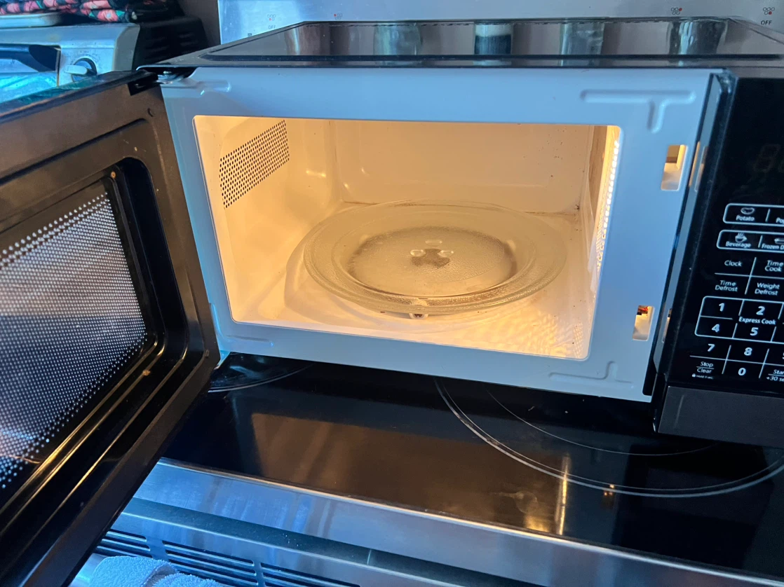 RCA RMw729 Household Microwave Oven - photo 2
