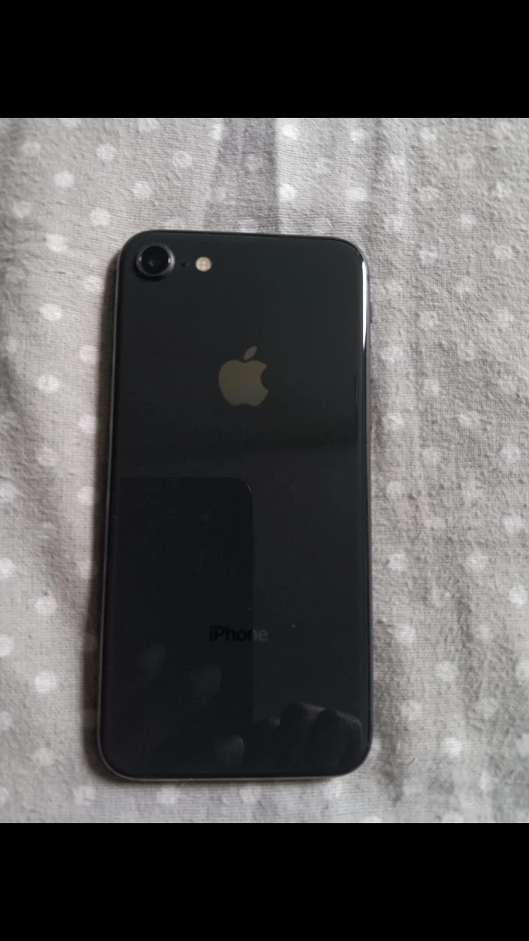 iPhone 8 - photo 2