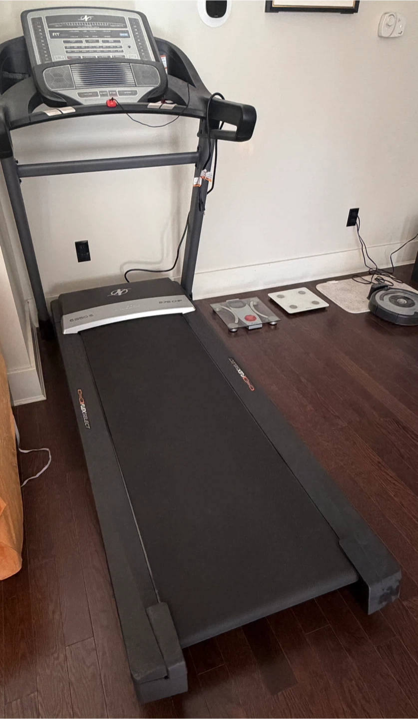 NordicTrack 850 Treadmill - photo 2