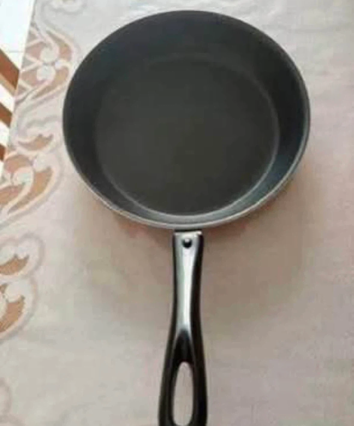 Small and big frying pan (Okay condition) (Both for FREE) - photo 2