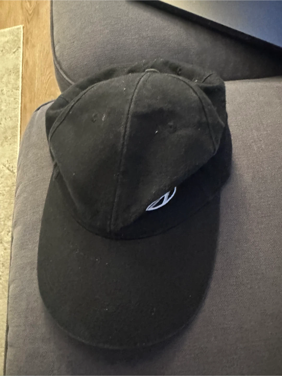 Black baseball cap