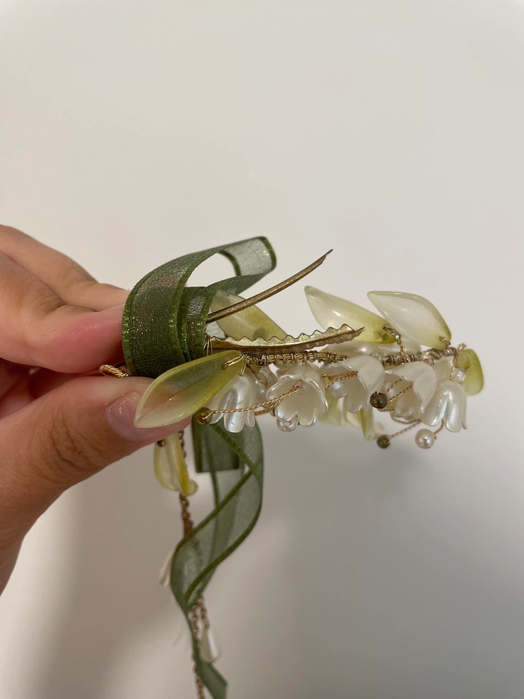 Calista Hair Clip with Flower and Pearl Accents - photo 2