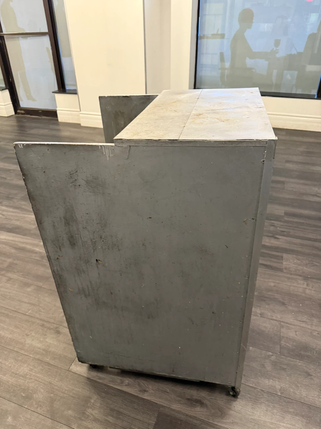 Hostess podium table with wheels - photo 3