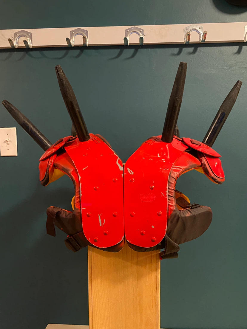 Red Spiked Shoulder Pads for Costume - photo 3