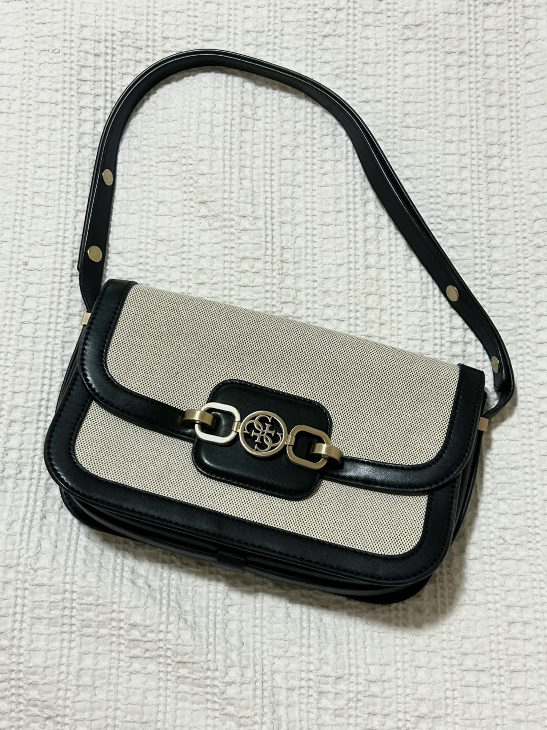 GUESS Shoulder Bag