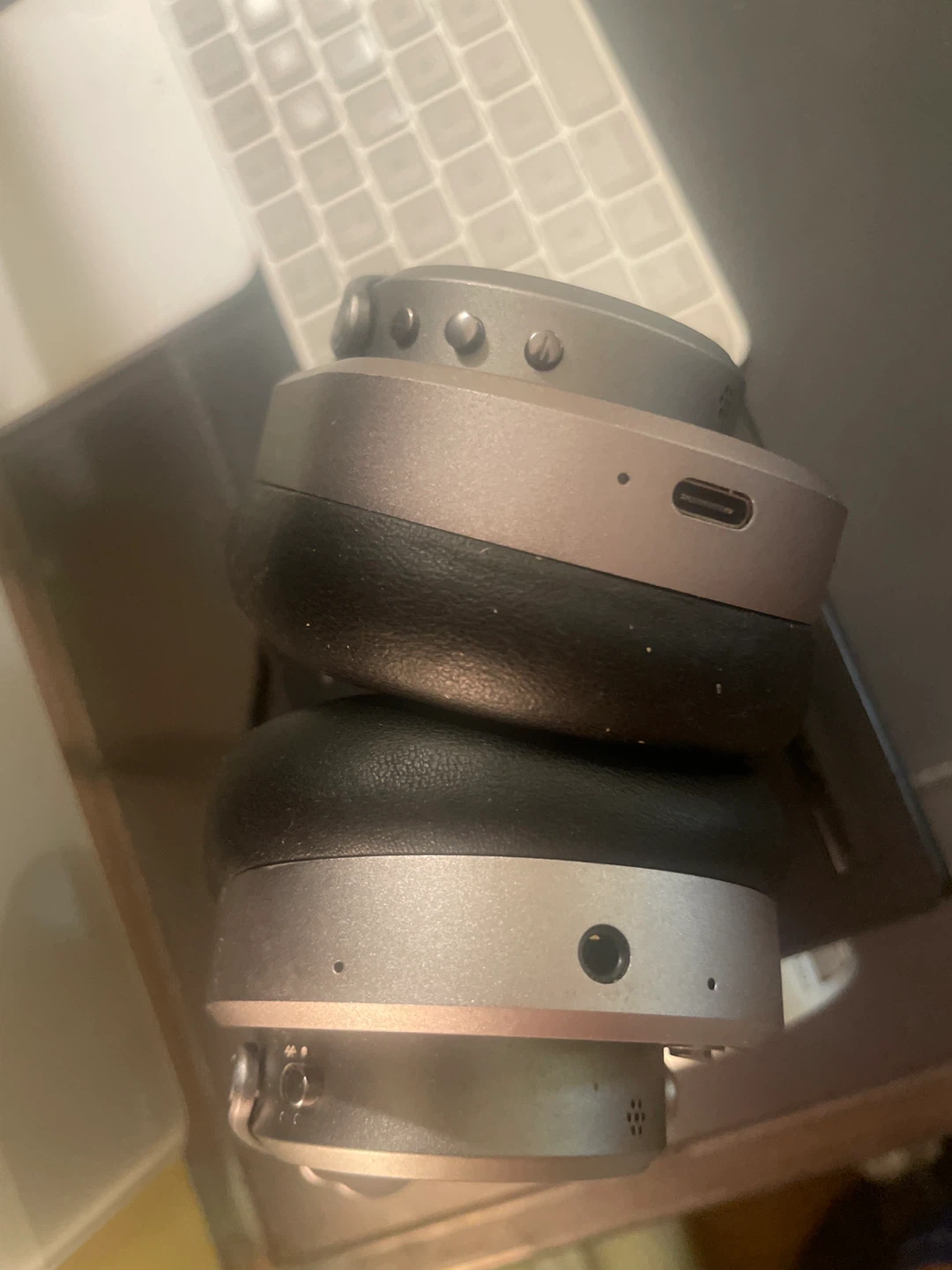 Masters and Dynamics headset - photo 5