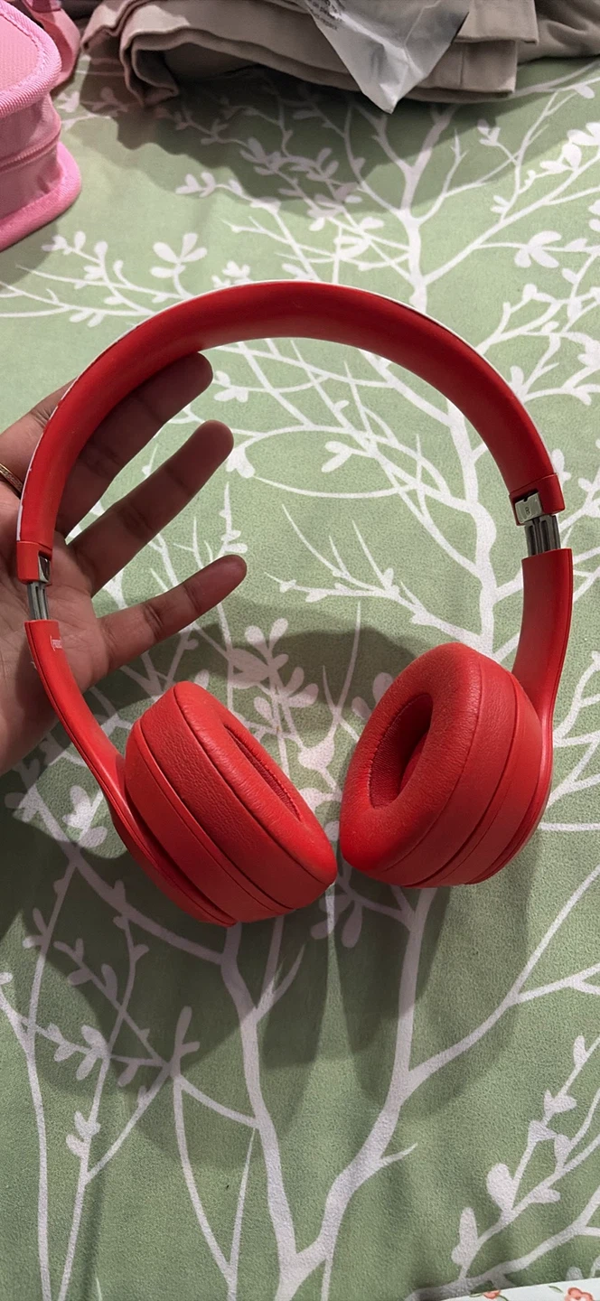 Beats Solo Wireless Headphones in red - photo 2