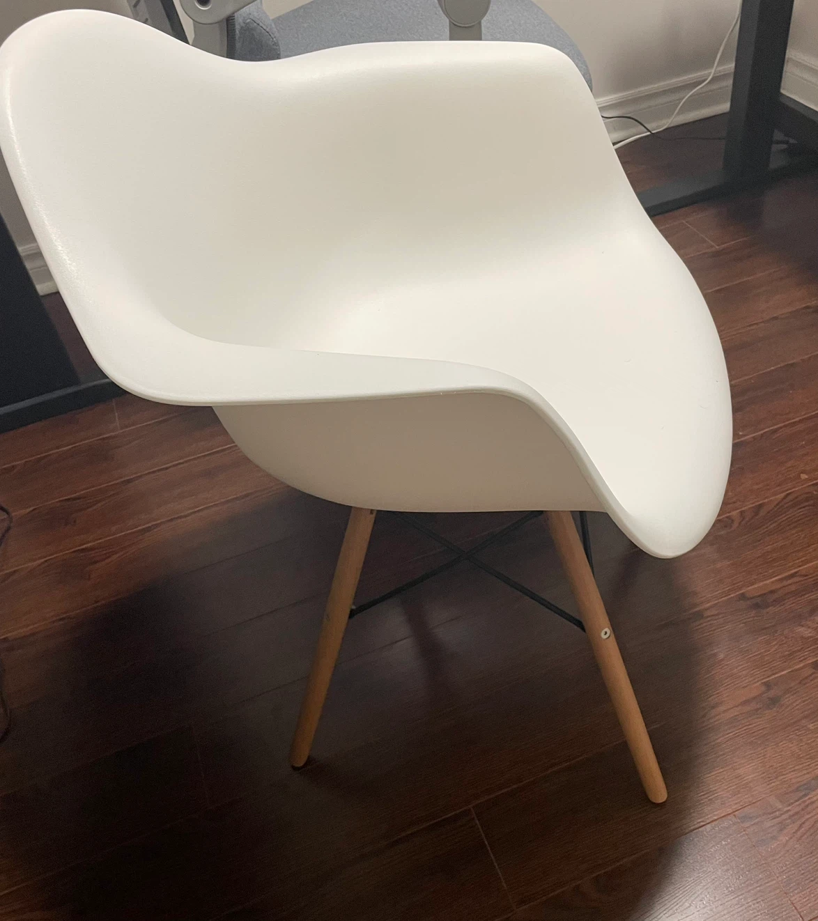 White Accent Chair with Wooden Legs - photo 2