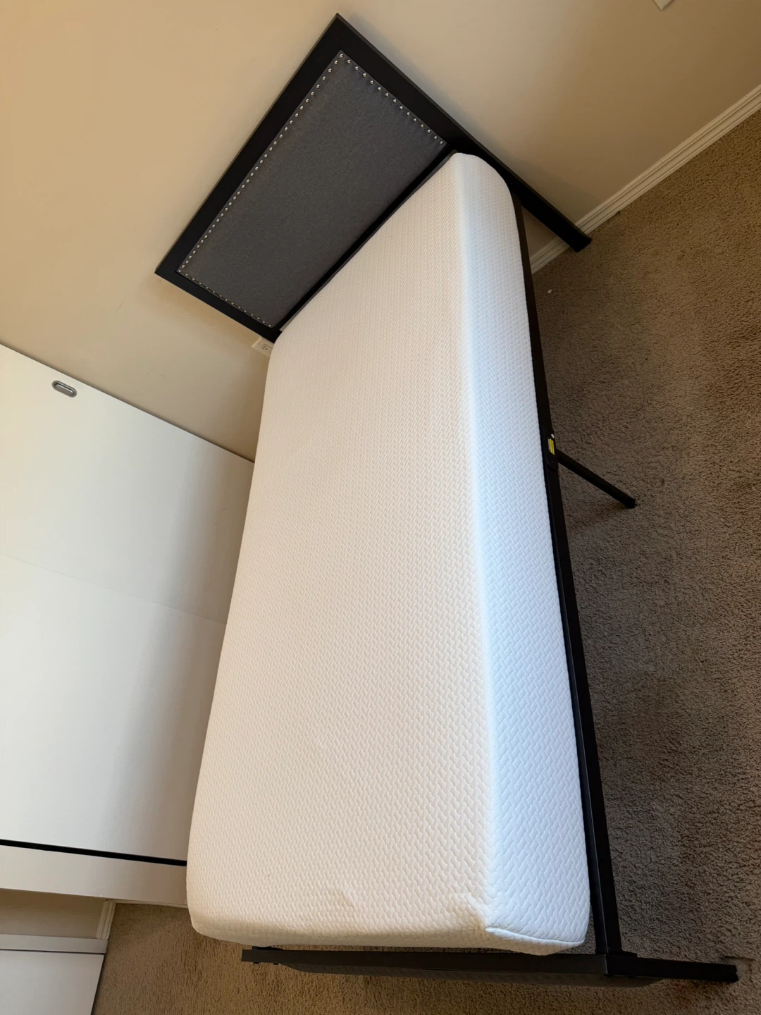 Twin size bed with mattress - photo 2