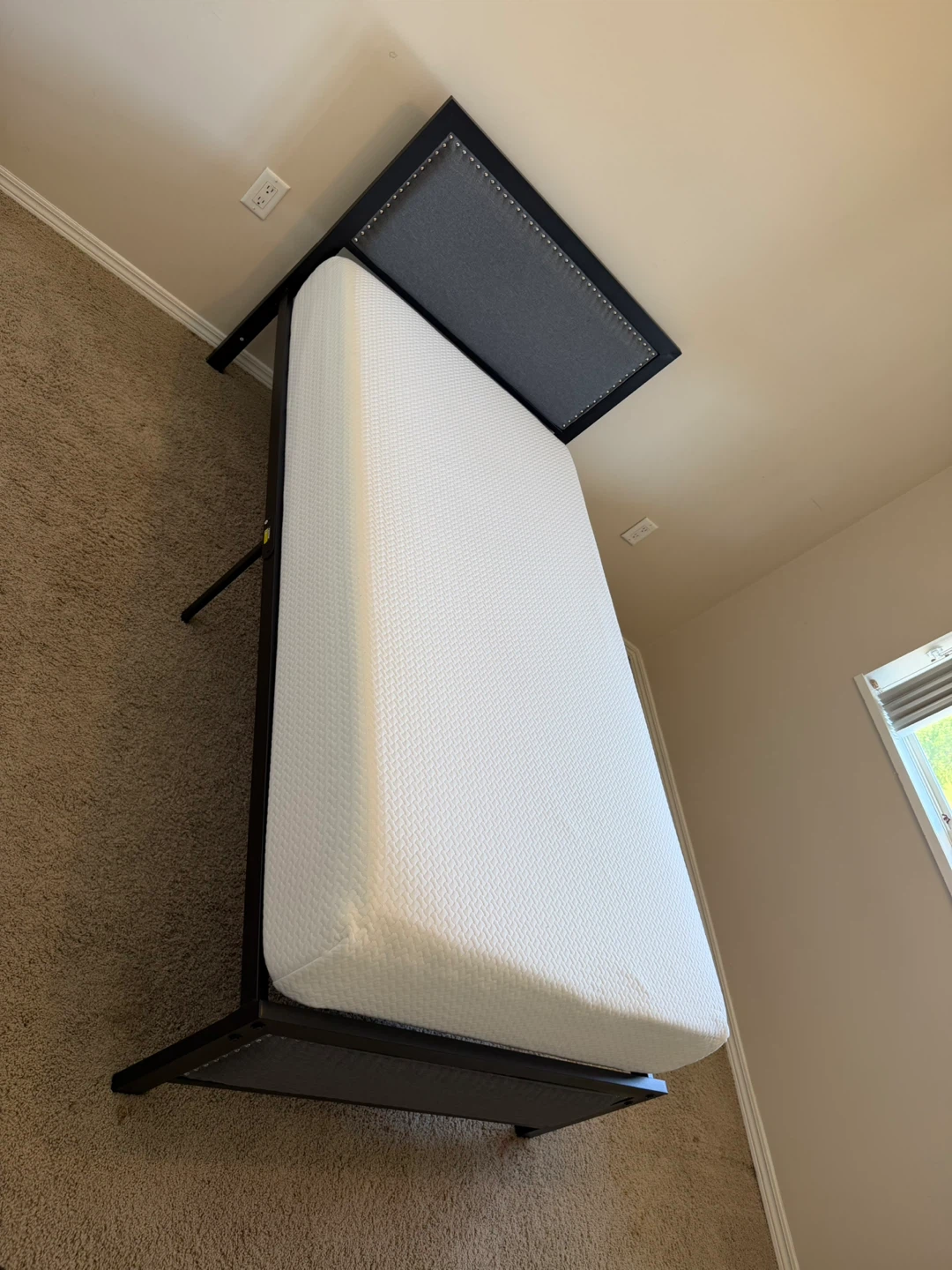 Twin size bed with mattress - photo 3