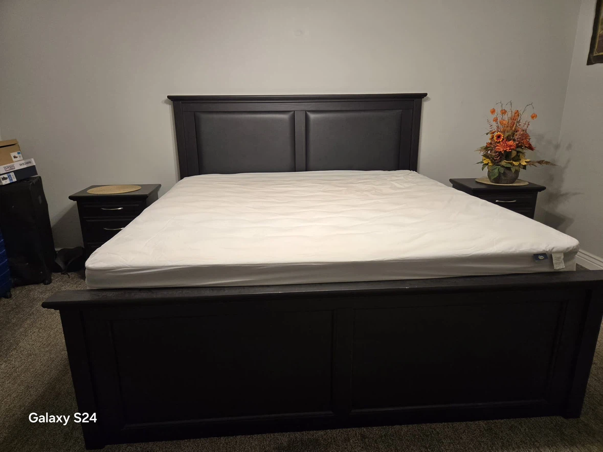 King size bed with mattress