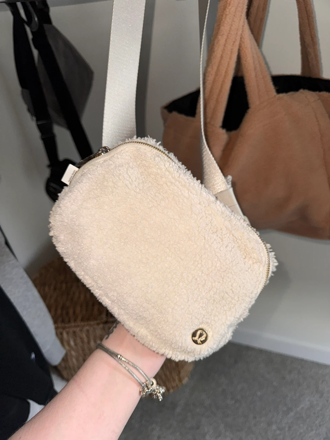Lululemon Everywhere Belt Bag - Cream Fleece - photo 4