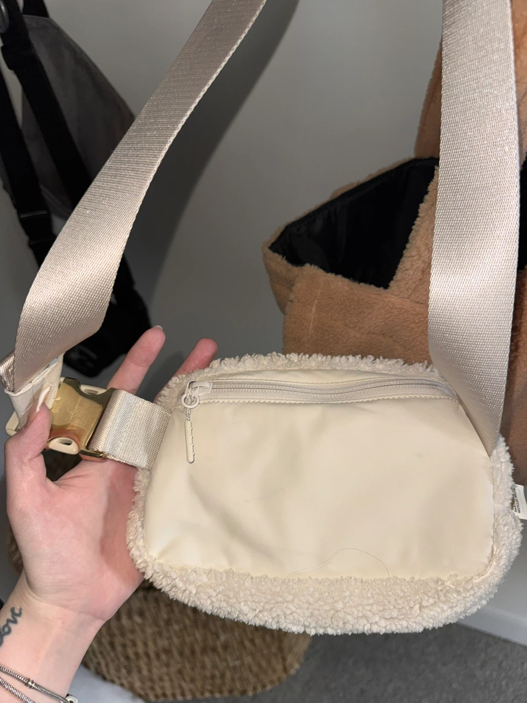 Lululemon Everywhere Belt Bag - Cream Fleece - photo 5