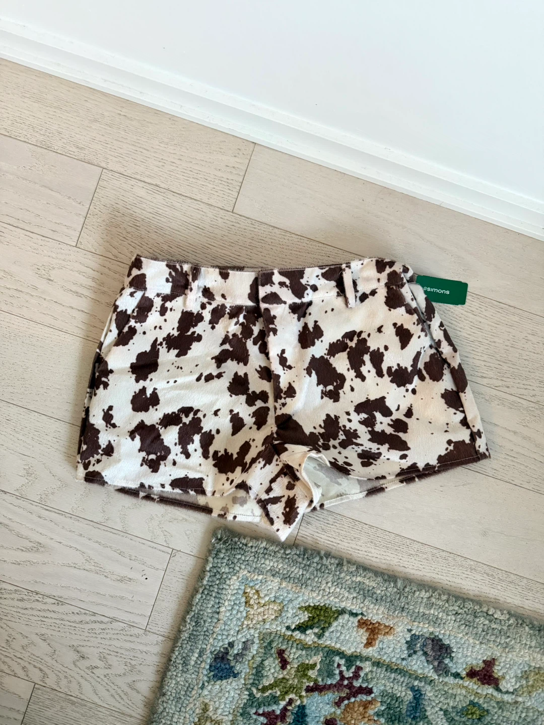 *BNWT* Simons LE LIS Cow Print Shorts - size medium