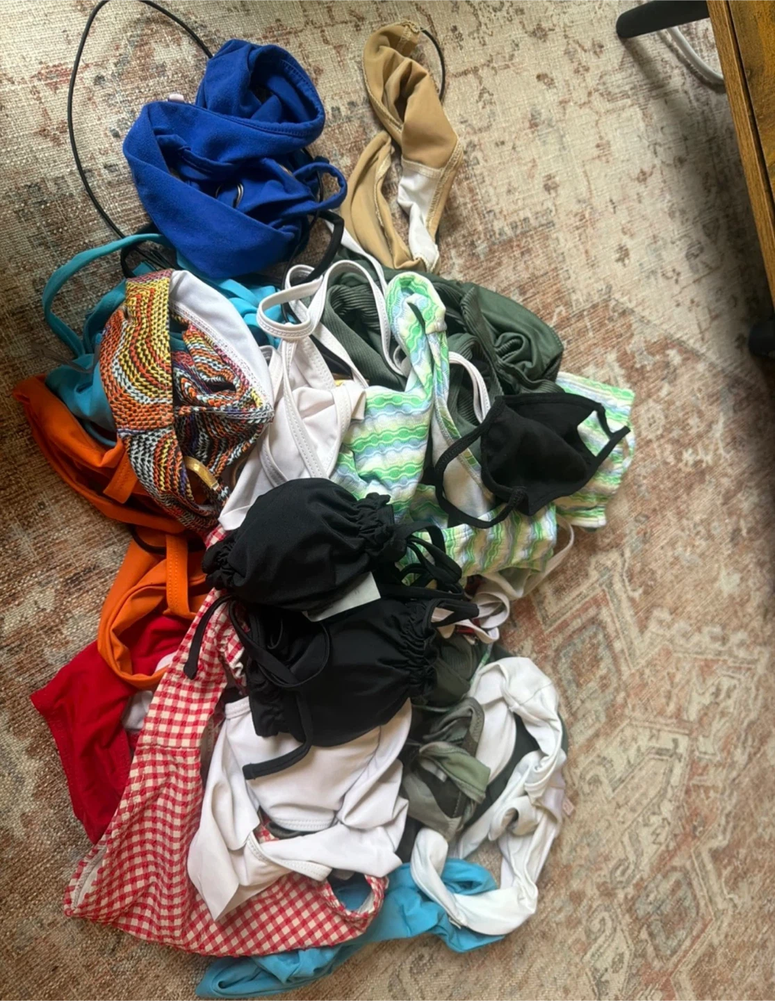Mixed lot of women's swimwear