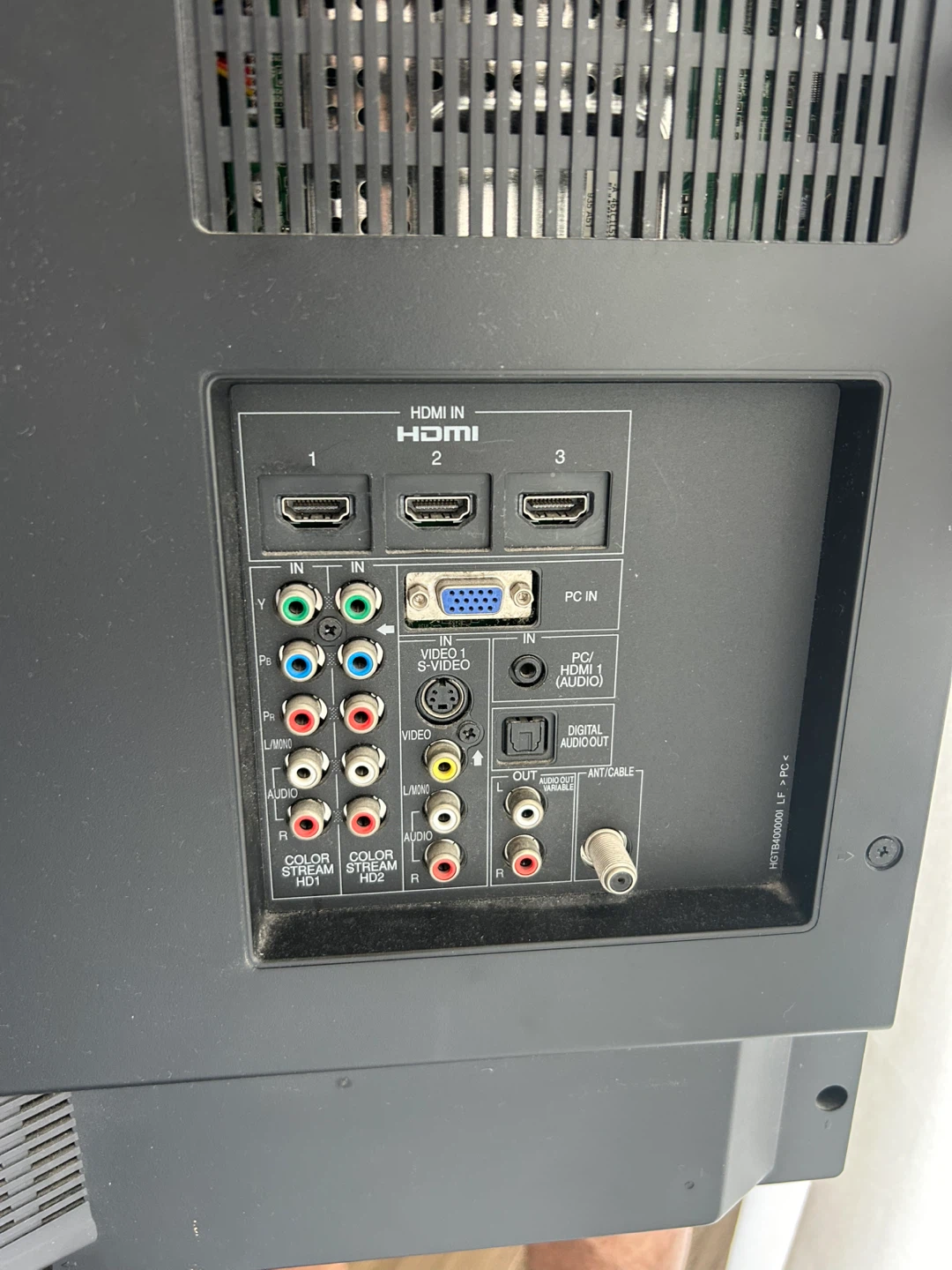 Toshiba 46" Television – Model 46XV640UZ - photo 3
