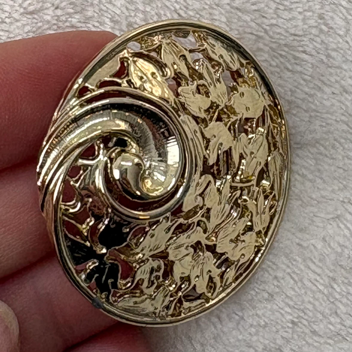 Vintage Sarah Coventry Whirlwind Scarf Clip Gold Buckle Clip - photo 3