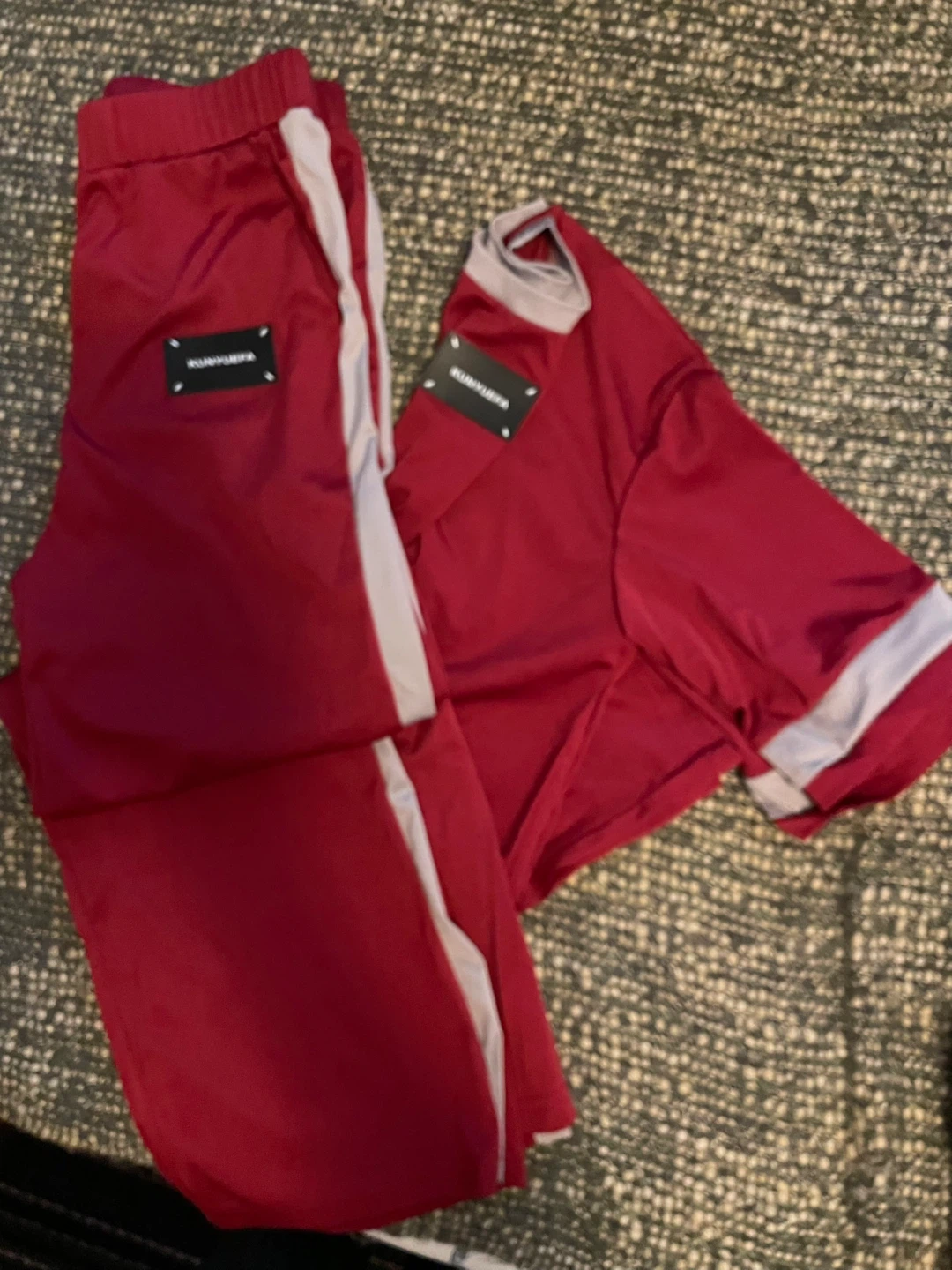 Kunyuefa Red Tracksuit Set - T-Shirt and Pants