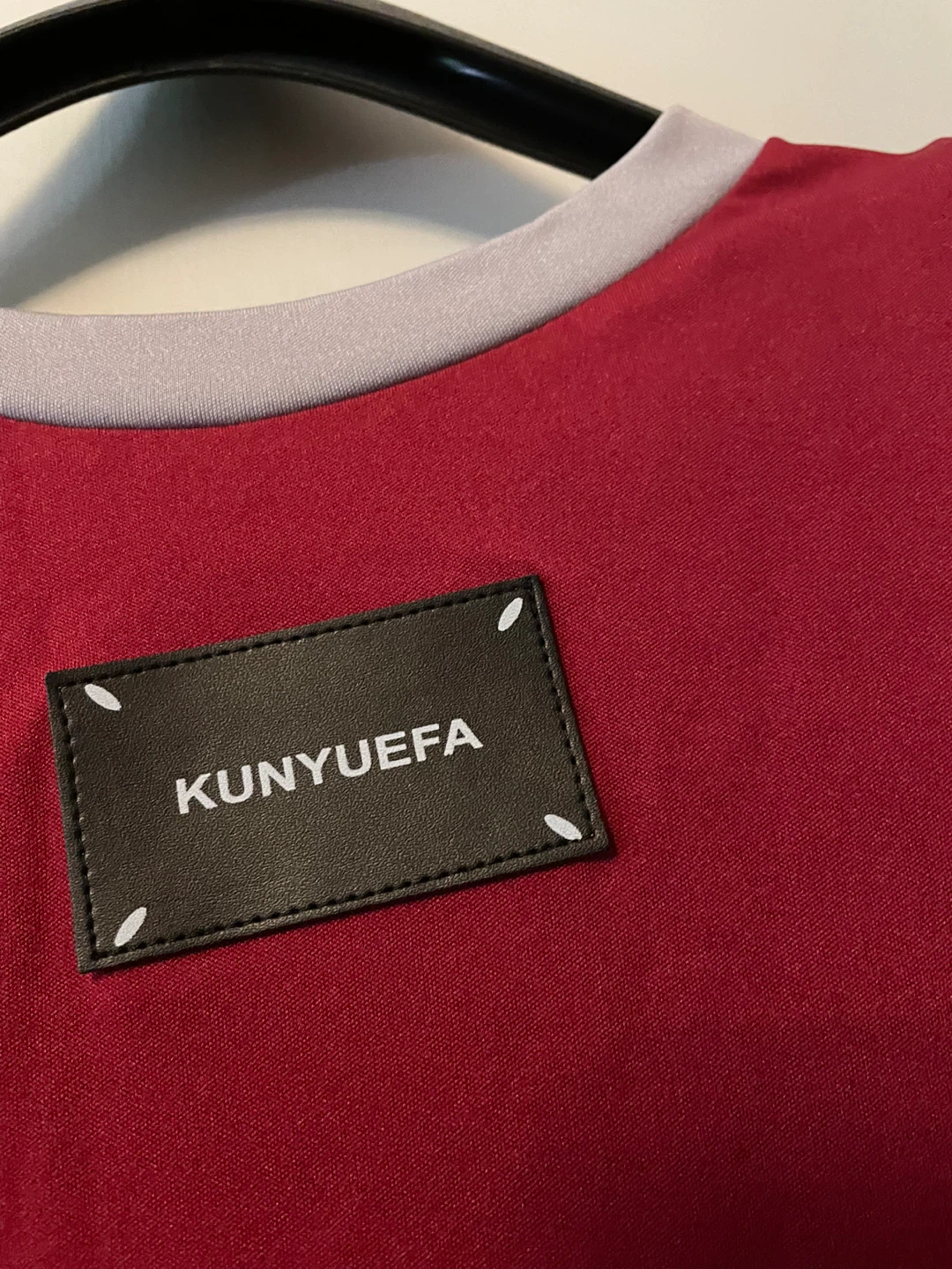 Kunyuefa Red Tracksuit Set - T-Shirt and Pants - photo 5