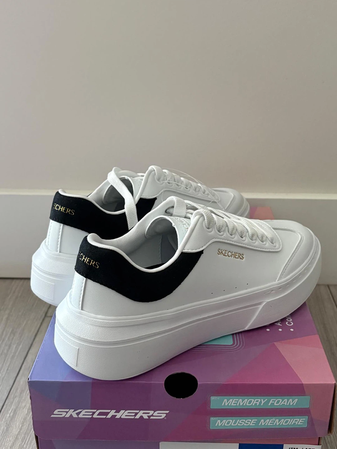 Skechers Women's White Memory Foam Sneakers - photo 2