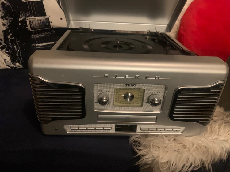 TEAC Stereo Record Player with CD Player and Radio